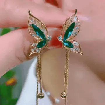 Aretes Mariposa Dorada de la Suerte®