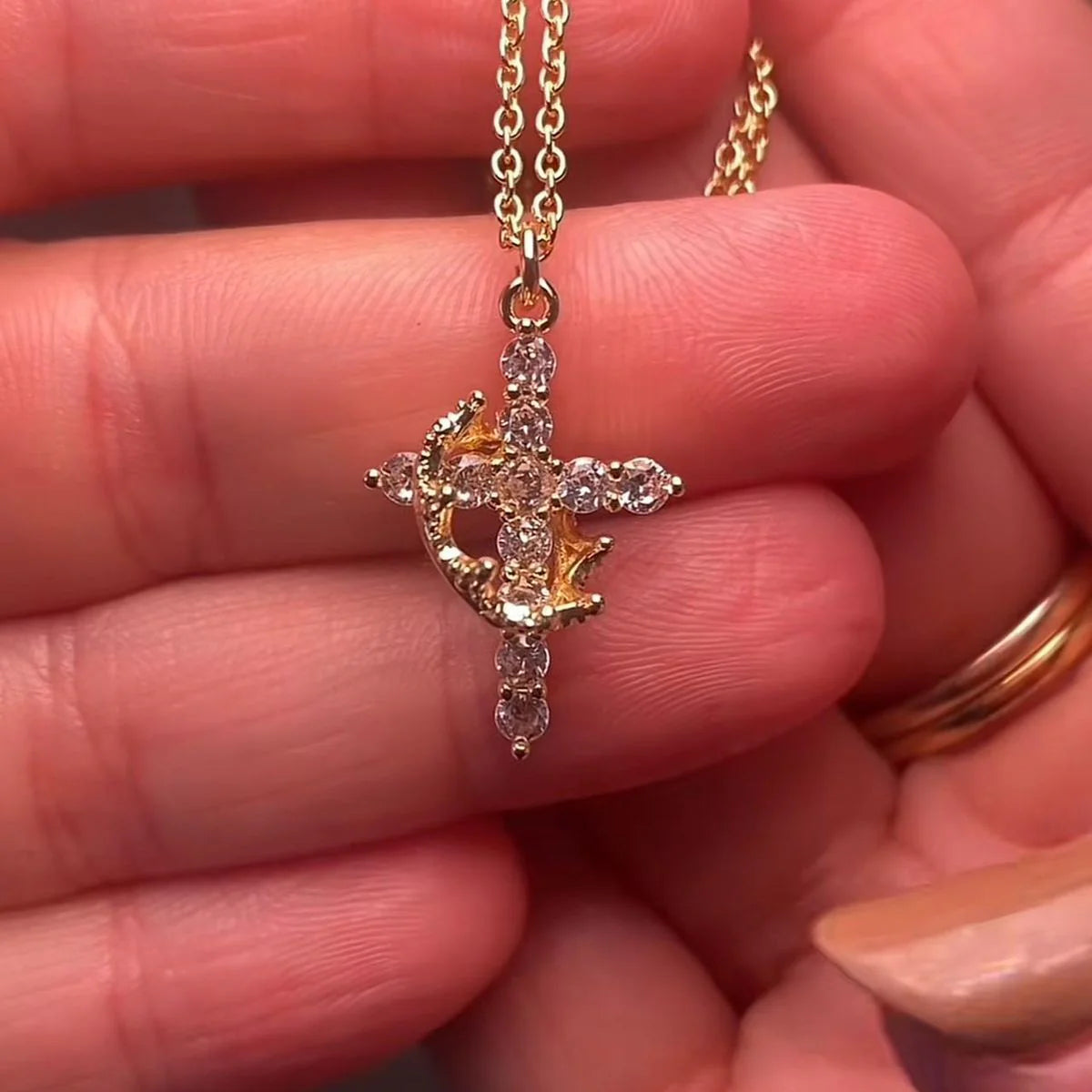 Collar Cruz y Corona ✝️ (ORO 18 K)